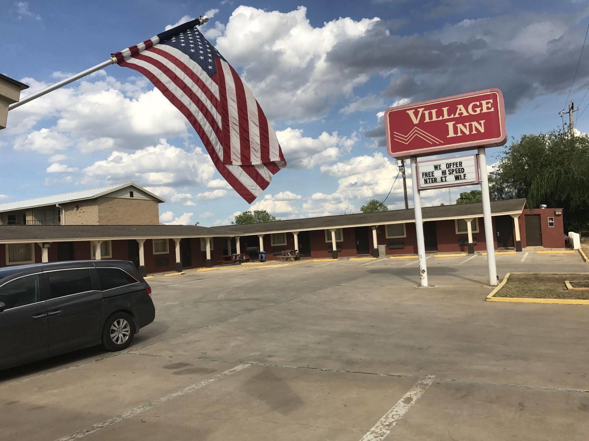 Village Inn 코툴라 외부 사진