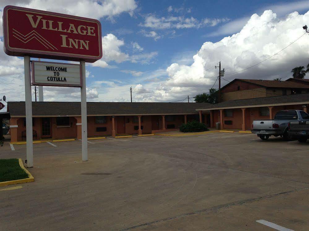 Village Inn 코툴라 외부 사진